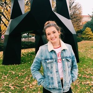 Meet your Posher, Elizabeth